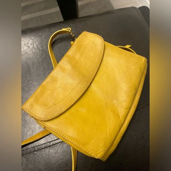 AMERICAN LEATHER Linden Lemon Curry Yellow Leather Crossbody Wallet Organizer.‎ - Picture 4 of 10